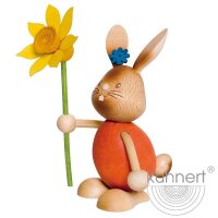 Kuhnert Erzgebirge Stupsi Hase mit Blume Höhe 12 cm