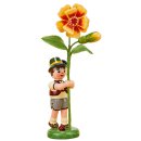 Hubrig-Volkskunst Blumenkinder Junge mit Tagetes Höhe 11 cm